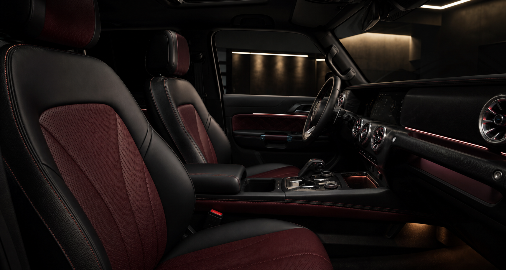 Interior premium em couro preto e bordo