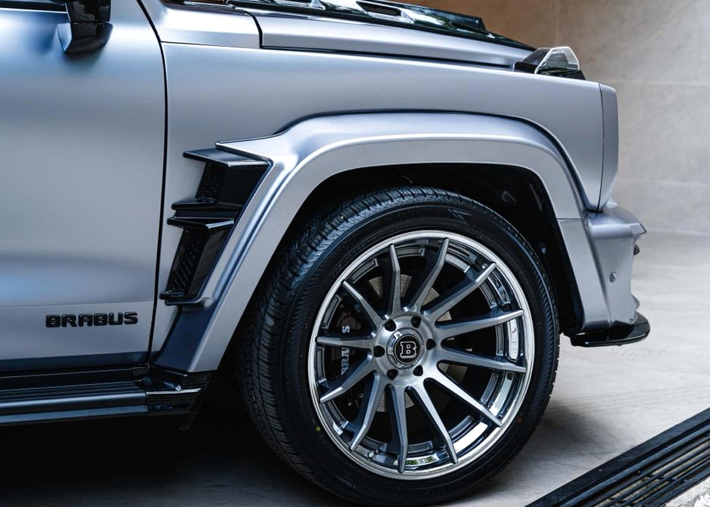Roda traseira e lateral do Tank 300 Estilo Brabus