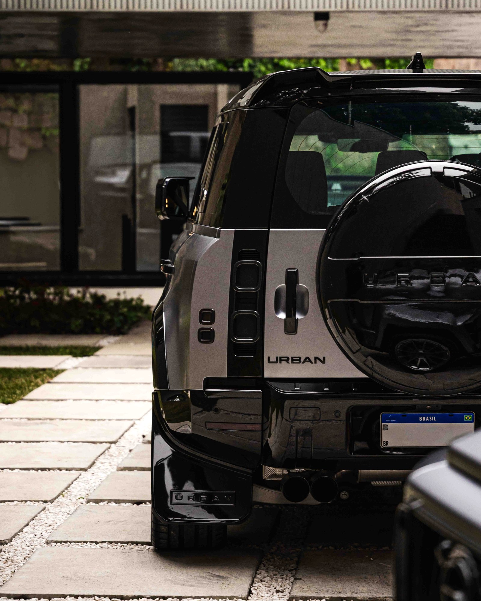Detalhe traseiro da Defender Urban