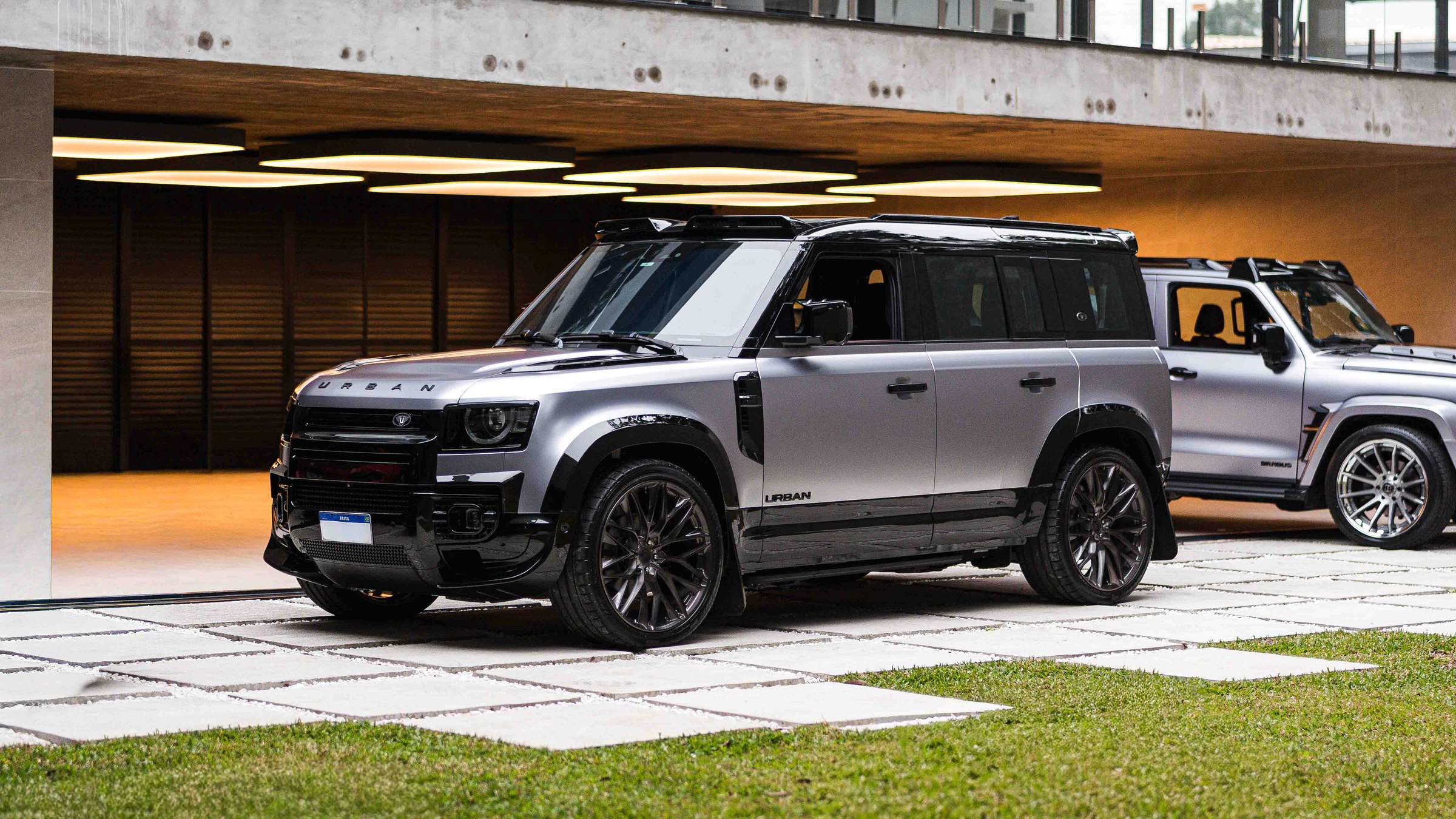 Tank 300 e Defender juntos no atelier MODUZZ