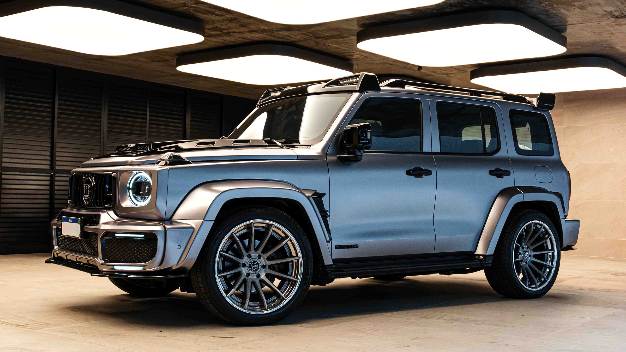Tank 300 Estilo Brabus finalizado pela MODUZZ